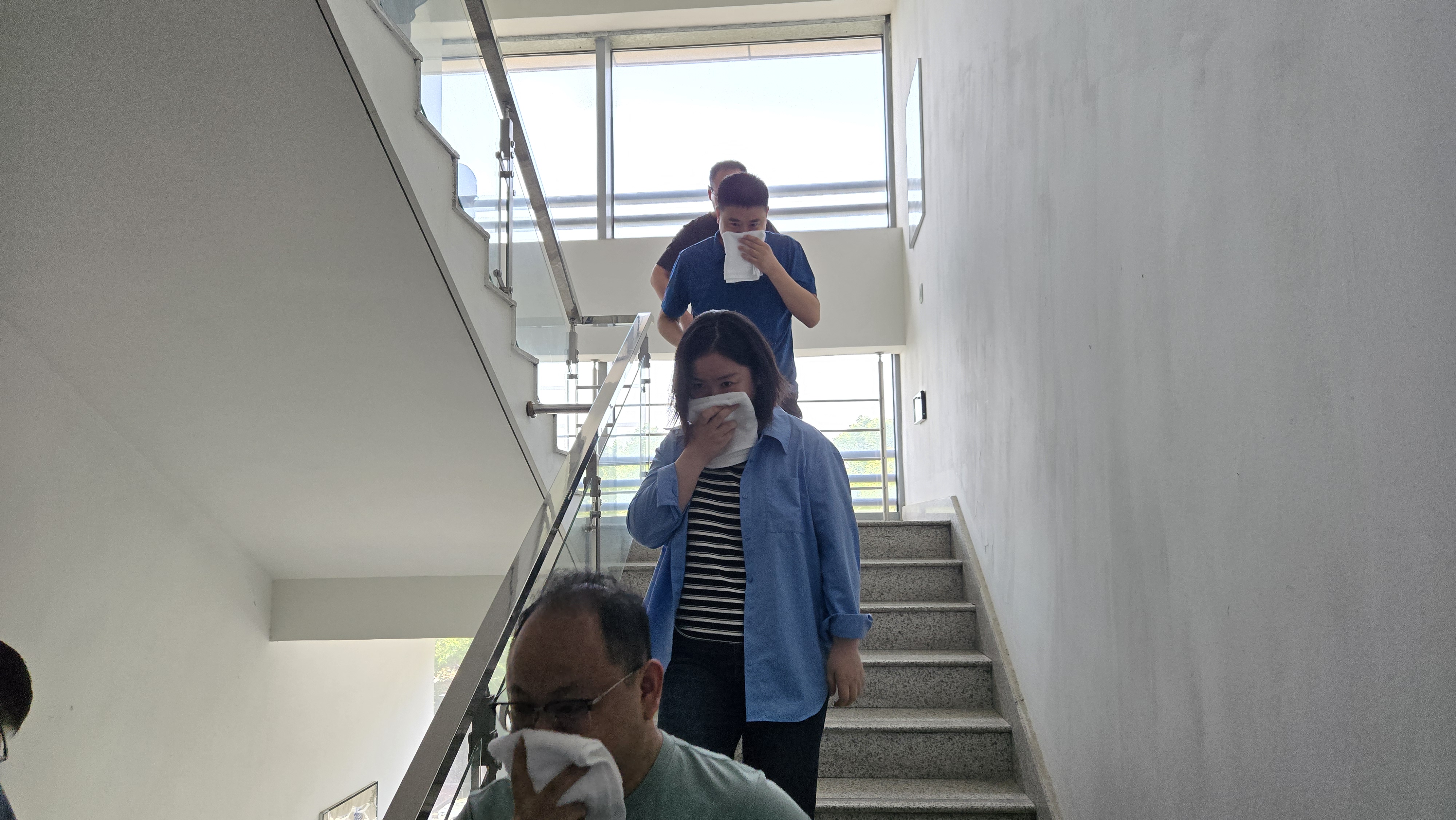 撤离.jpg